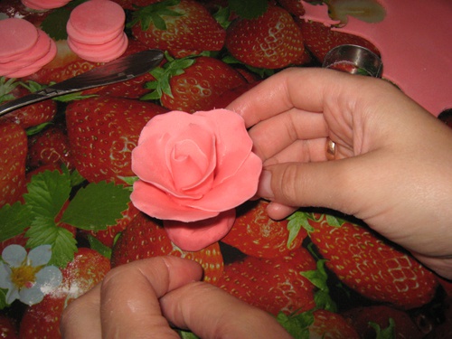 Как сделать из мастики розы