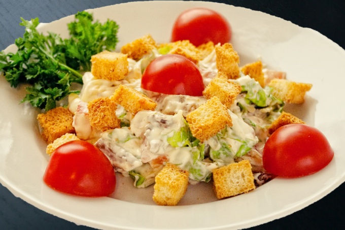 Салат с жареными шампиньонами и курицей и сыром рецепт с фото пошагово