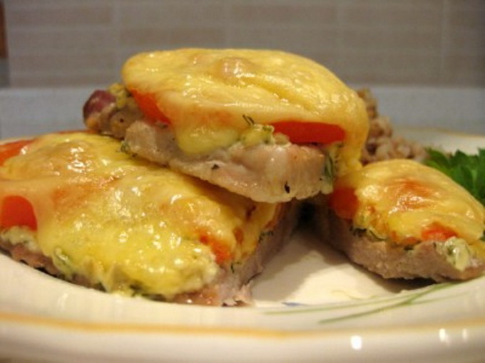 Recipe pork chops with cheese and tomato