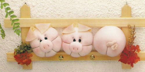 Декоративная вешалка "Забавные свинки"