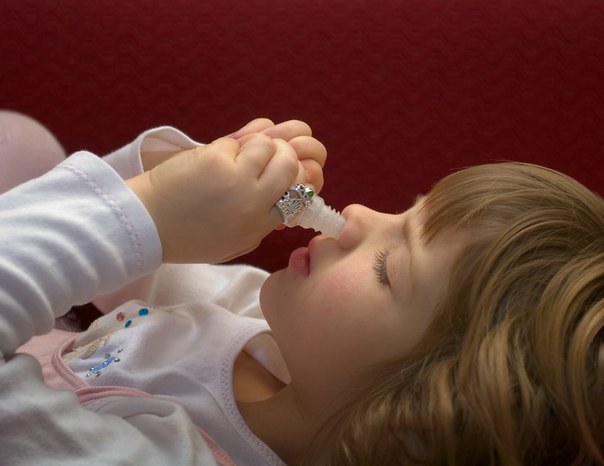 Чем лучше промывать нос ребенку при насморке