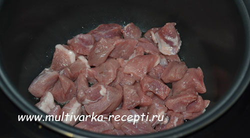 Как приготовить  картошку тушеную с мясом в мультиварке