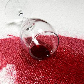 Как удалить пятно от красного вина на ковре?