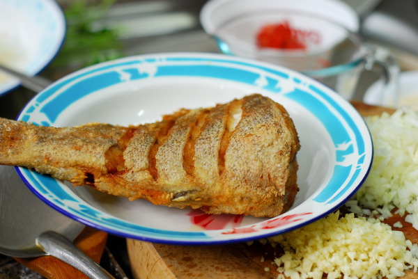 Как приготовить рыбу по-азиатски с чесночным соусом