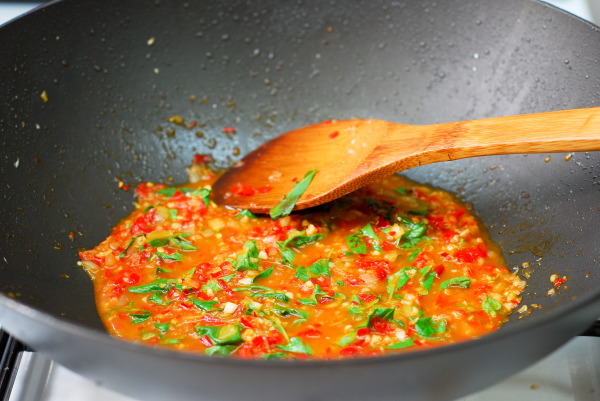 Как приготовить рыбу по-азиатски с чесночным соусом