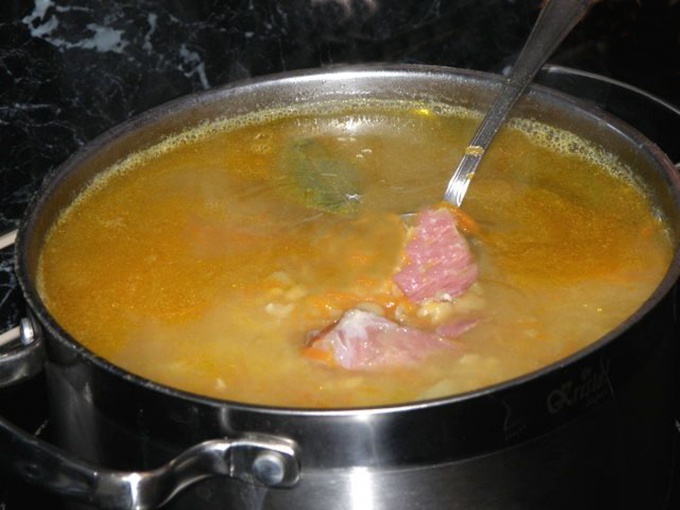 Гороховый суп с копченой рулькой