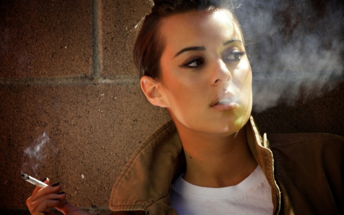 На что влияет курение у девушек