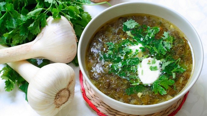 Recipe soup with sorrel, nettle and egg