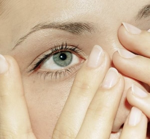 Why itchy eyes. corners of eyes itchy Disease