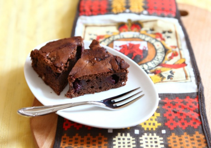 Шоколадный пирог с вишней и перцем
