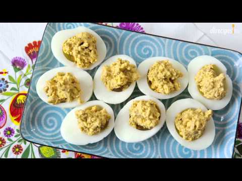 Белковый завтрак: начиненные яйца