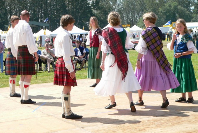 Как танцевать шотландские танцы