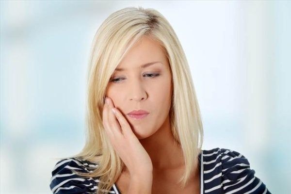 Почему болят запломбированные зубы