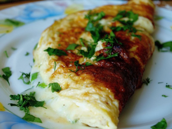 How to cook an omelet with oatmeal, herbs and onion in a slow cooker