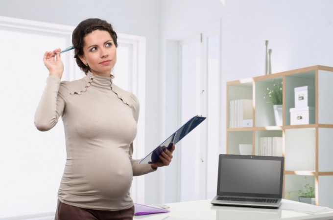 Можно ли уволить беременную женщину