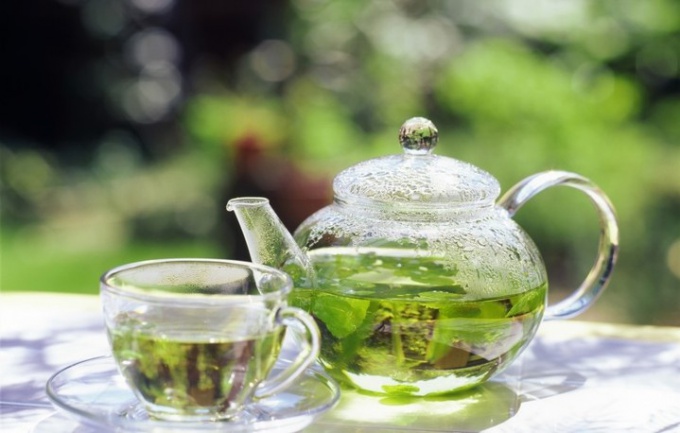 What is the difference between black and green tea