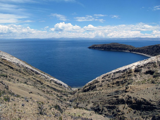 Где находится озеро Титикака  