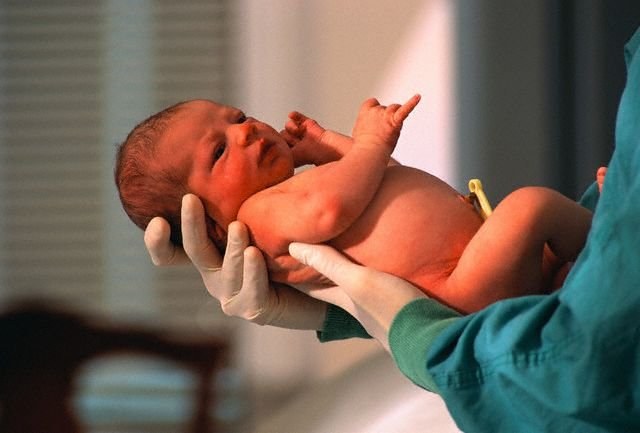 Whether to vaccinate a newborn in the hospital 