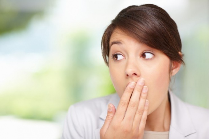Как понять причину неприятного запаха изо рта