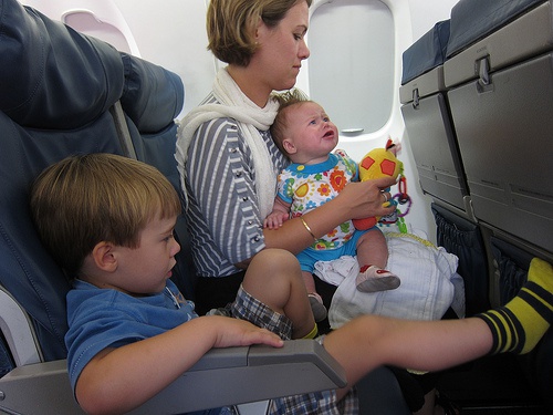 Что взять в самолет с маленьким ребенком