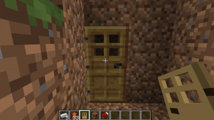 Как сделать дверь в Minecraft