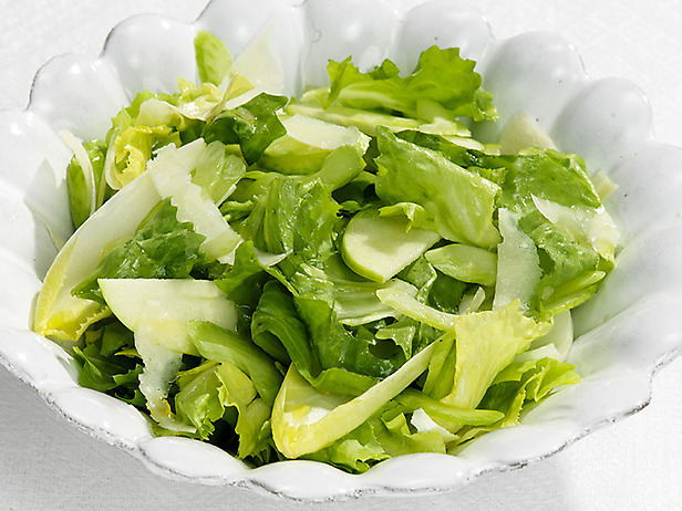 Как приготовить легкий зеленый салат