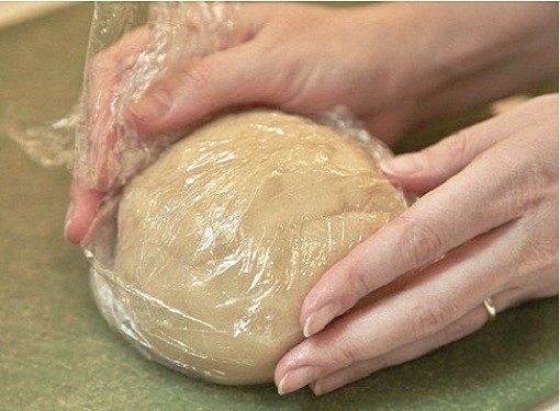 Before freezing yeast dough is Packed in plastic wrap