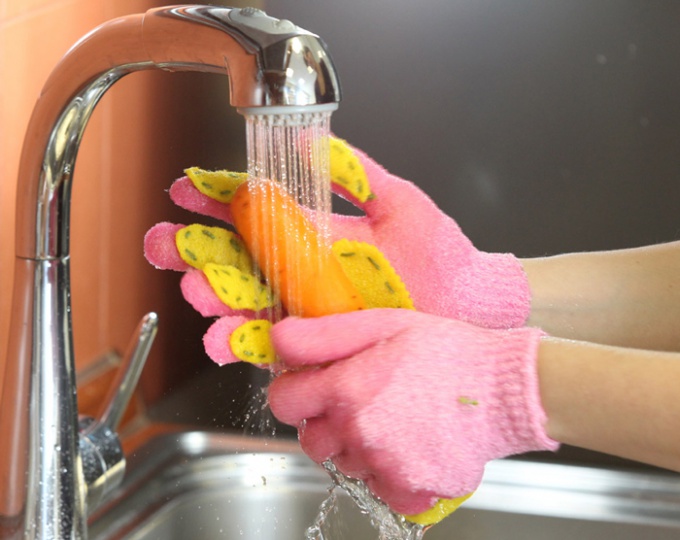 Как сделать перчатки для мытья овощей своими руками