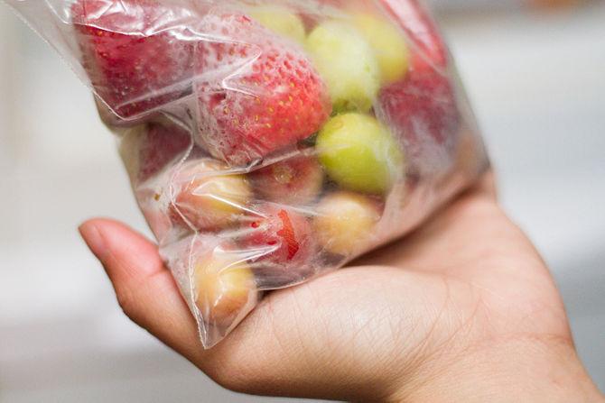 Как заморозить фрукты и ягоды