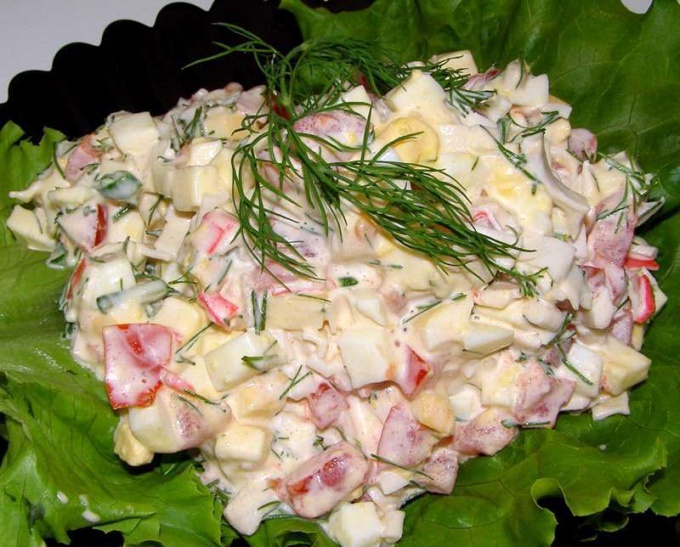 Салат из ветчины с сыром