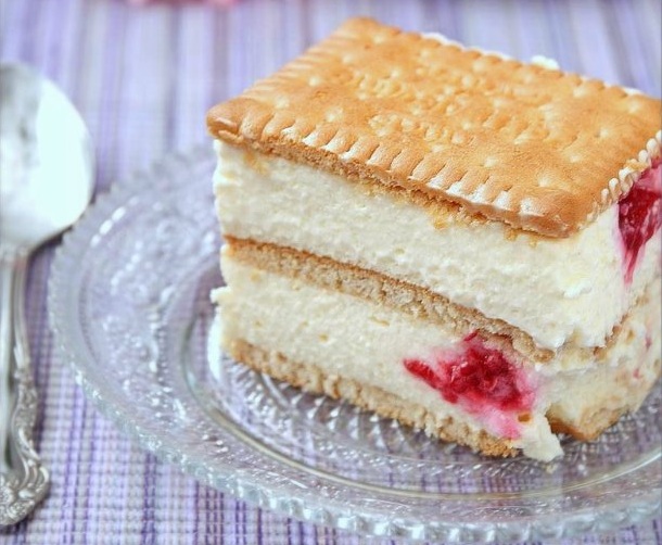 Как приготовить творожный торт с бисквитным печеньем?