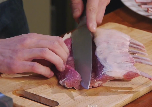 Разрезаем мясо