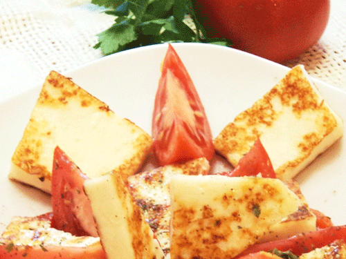 Салат из запеченных перцев и жареного адыгейского сыра