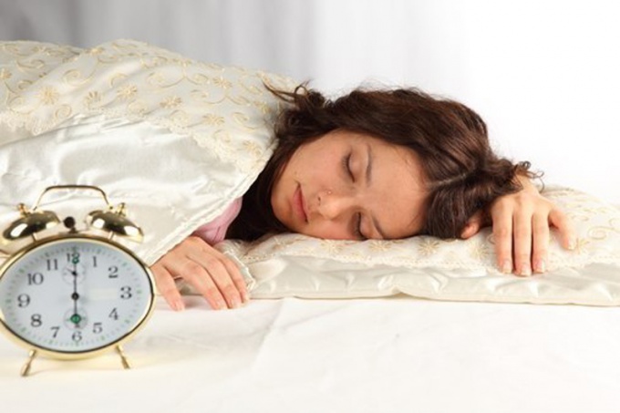 Как научиться раньше засыпать