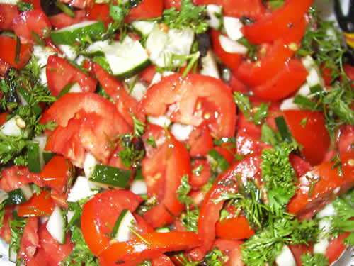 Как приготовить салат с помидорами