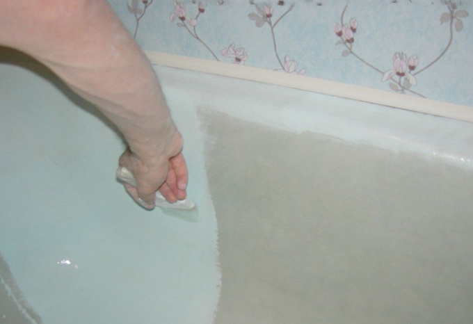 Как обновить старую эмалированную ванну при помощи краски