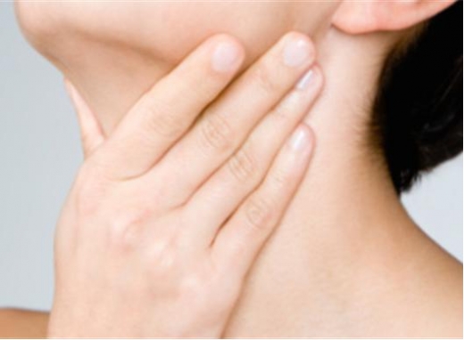 Как избавиться от боли в горле при простуде: полоскание йодом