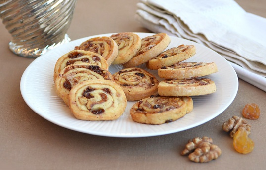 Творожное печенье с орехами