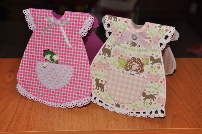 How to make a greeting card in the form of dresses