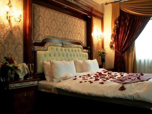 Свадебная кровать для брачной ночи