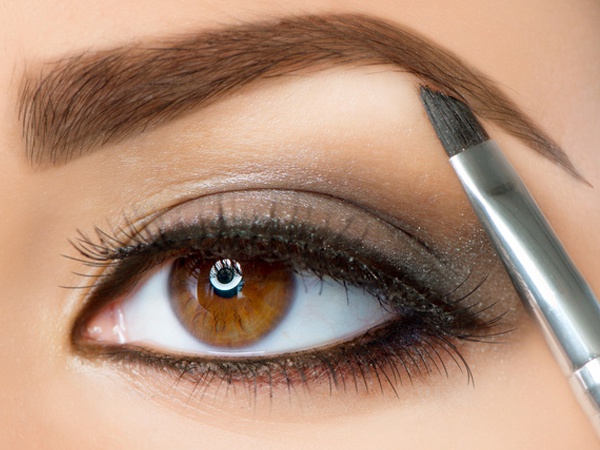 How to dye your eyebrows with henna