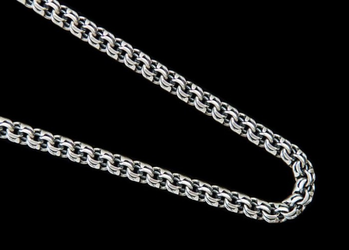 How to choose a men's silver chain as a gift