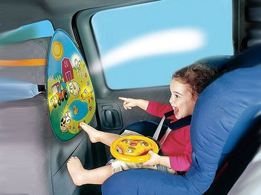 Путешествуем на автомобиле: чем развлечь ребенка в дороге?