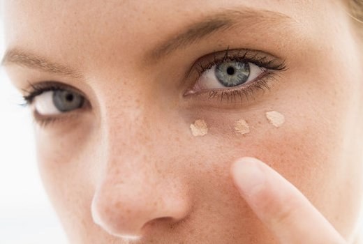 It is better to use a corrector or concealer?