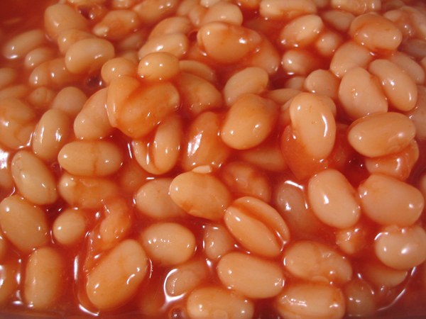 Salad of red beans in tomato sauce