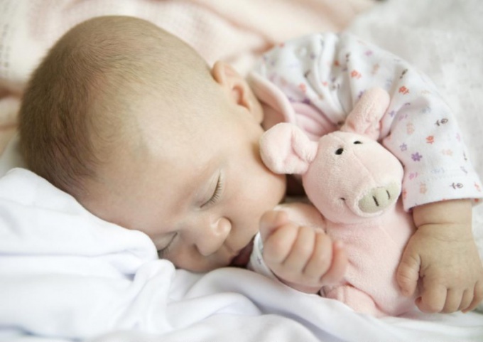 Тихий час: укладывать ли ребенка спать днем