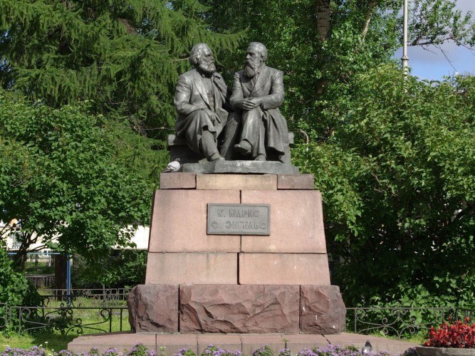 Памятник К. Марксу и Ф. Энгельсу, г. Петрозаводск