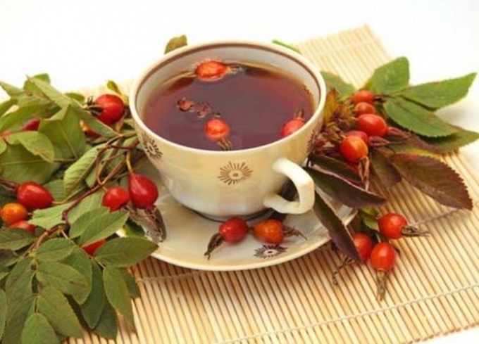 As a decoction of rose hips affects the pressure