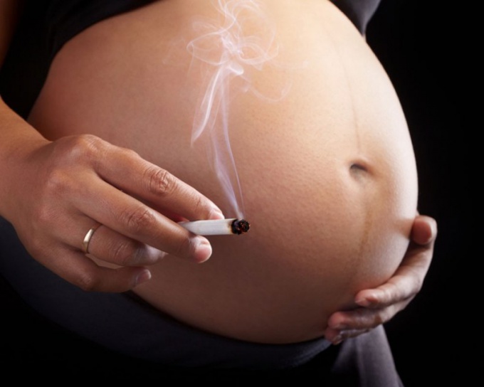 Чем чревато курение во время беременности
