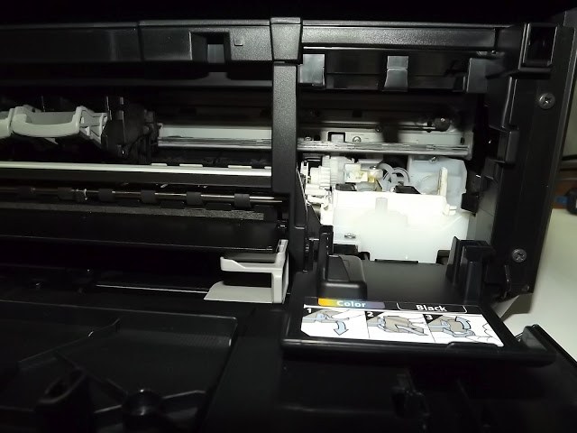 Каретка принтера в режиме обслуживания